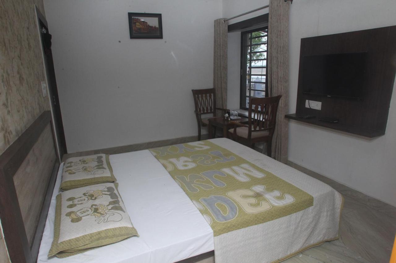 Alakhnanda Guest House Váránaszi Kültér fotó
